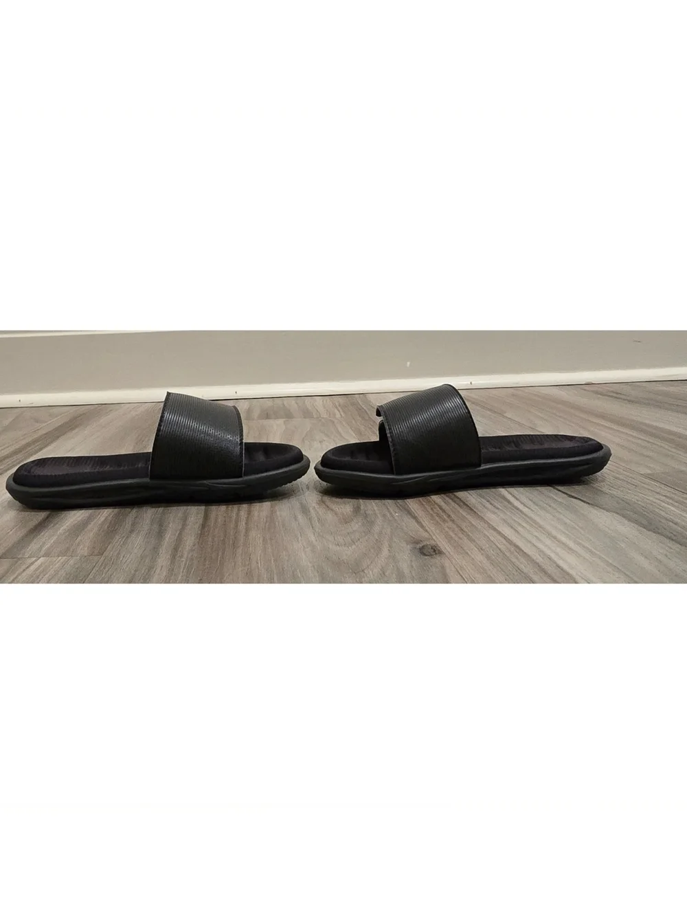 Under Armour Youth Slides Black Size 1Y Velcro Strap Athletic Sandals